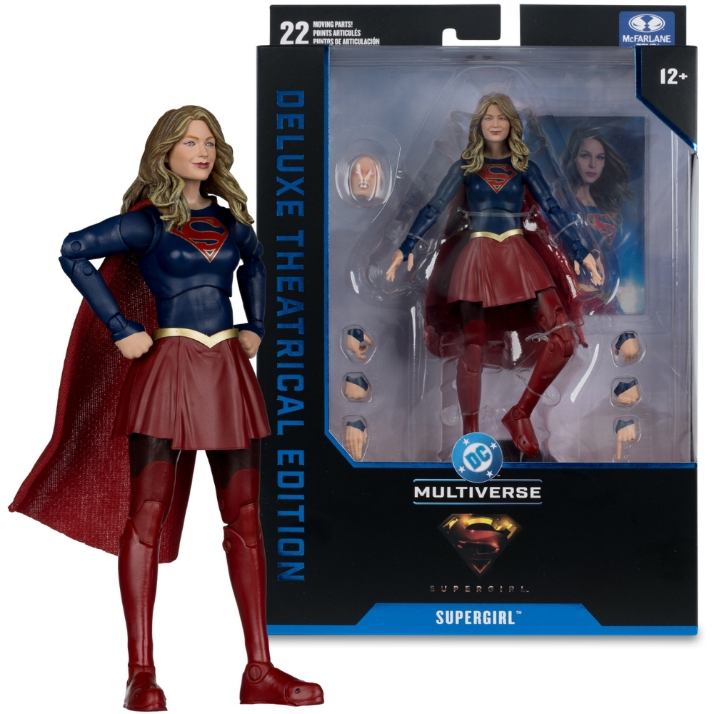 Supergirl-Actionfigur im Karton und daneben stehend. Blaue und rote Kleidung.