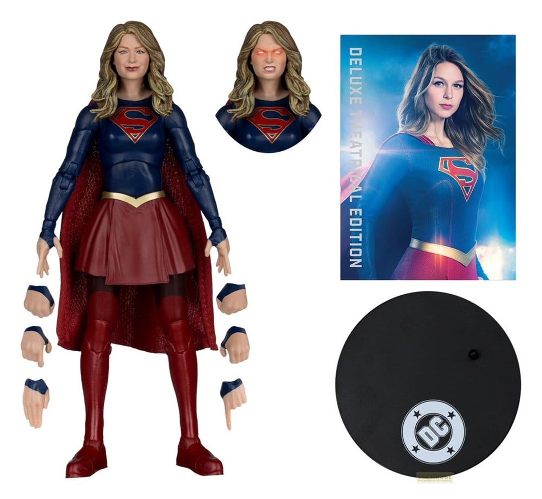 Supergirl-Actionfigur mit Zubehör: Figur, Kopf, Hände, Ständer und Box.