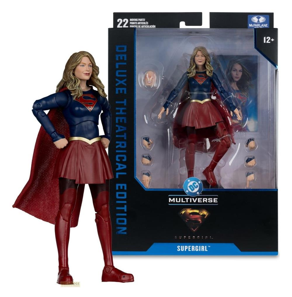 Actionfigur von Supergirl im Karton, mit Zubehörteilen.