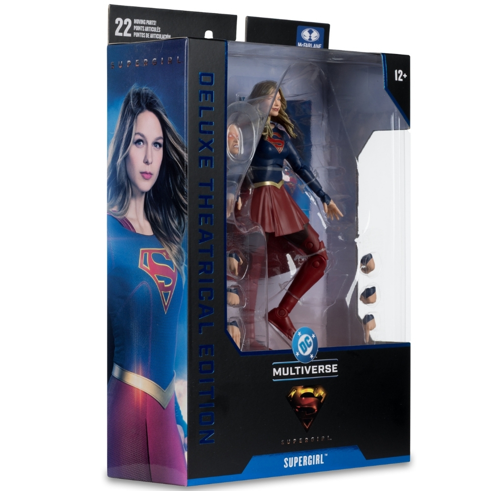 Supergirl Actionfigur in blauer und roter Kleidung in einer Verpackung.