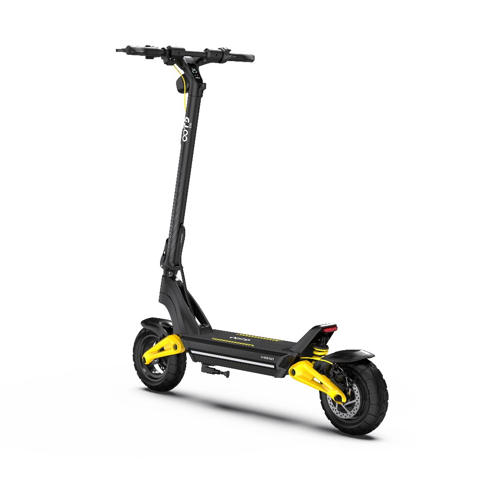 Monopattino elettrico nero con accenti gialli, su sfondo bianco.