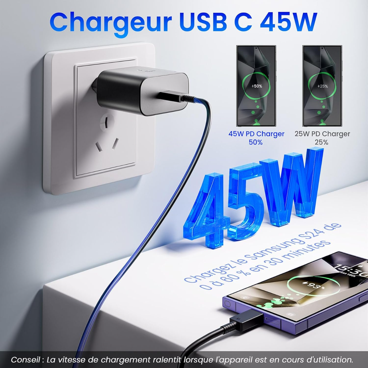 Ein schwarzer USB-C-Ladegerät steckt in einer weißen Steckdose. 45W-Schriftzug.