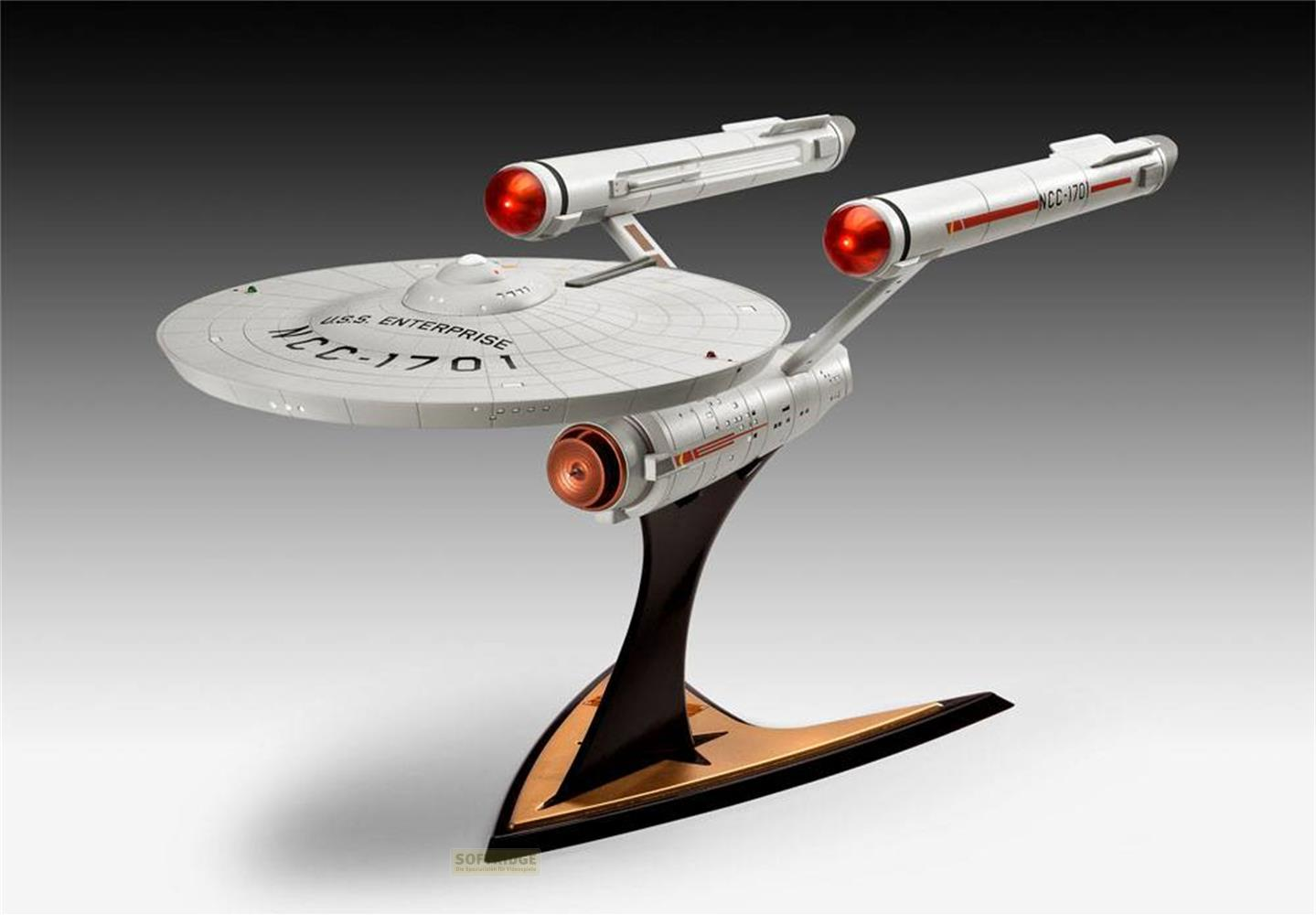 Ein Modell des Raumschiffs U.S.S. Enterprise NCC-1701 auf einem Ständer.