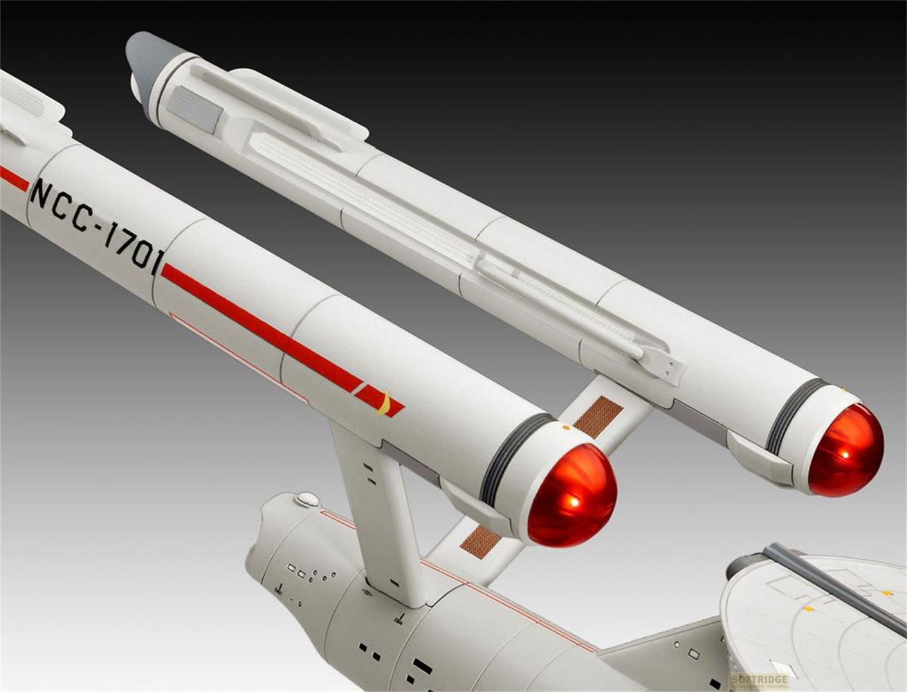 Modell des Raumschiffs Enterprise NCC-1701 mit roten Gondellichtern.