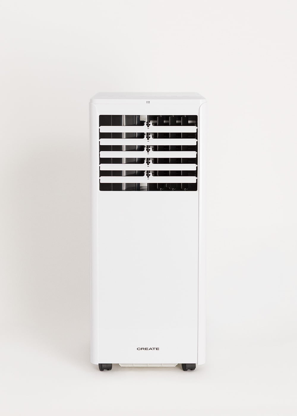 Un enfriador de aire blanco y rectangular con rejillas arriba y ruedas abajo.
