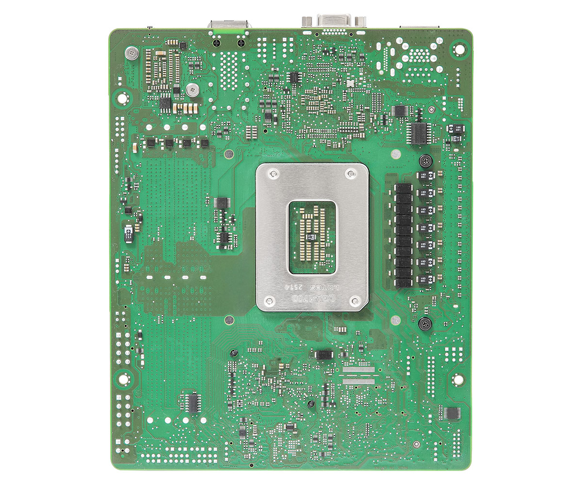 Scheda madre verde con socket CPU, slot di memoria e connettori.