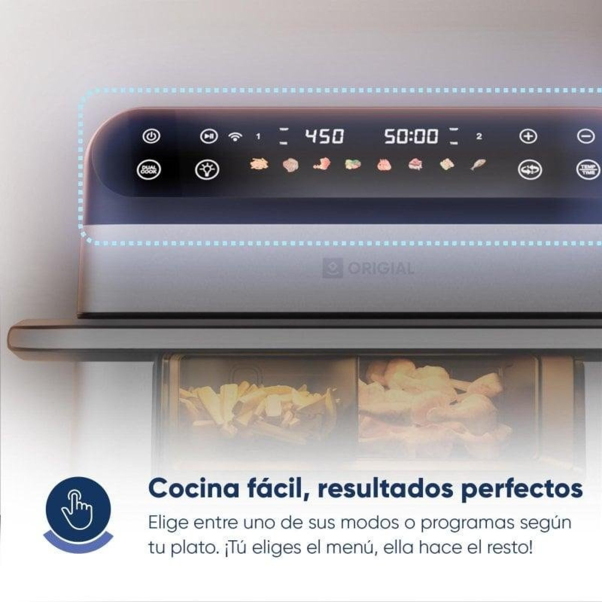 Display friggitrice ad aria mostra 450 gradi e 50 minuti. Sotto patatine e pollo.