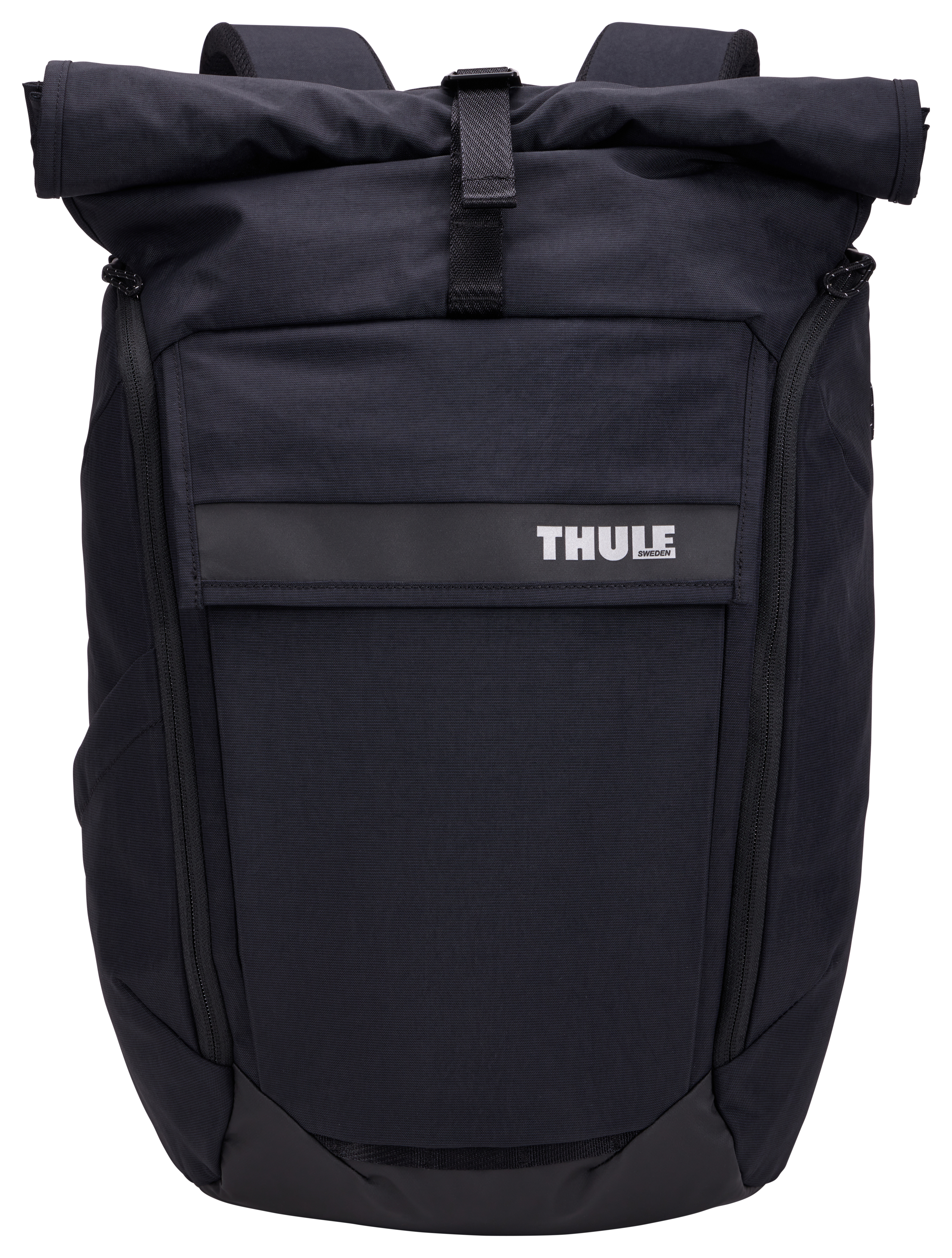 Schwarzer Rucksack mit Rollverschluss, Reißverschlüssen und Thule-Logo.