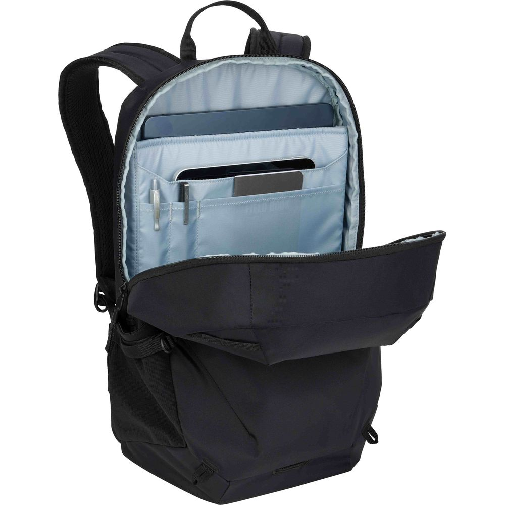 Zaino nero con scomparto aperto che mostra laptop, tablet e penne.