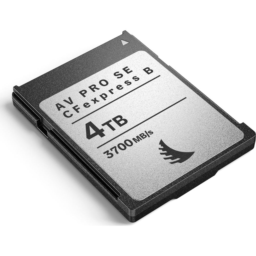 Eine schwarze CFexpress-Speicherkarte mit 4 TB und 3700 MB/s Aufschrift.