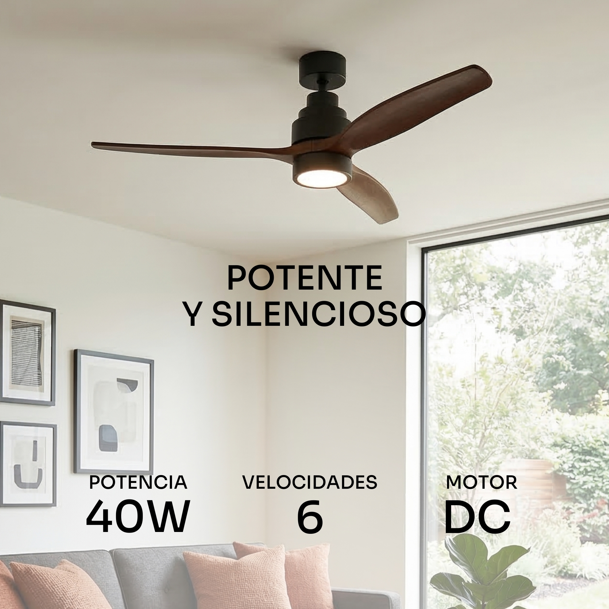 Un ventilador de techo moderno con aspas de madera y luz en una sala.