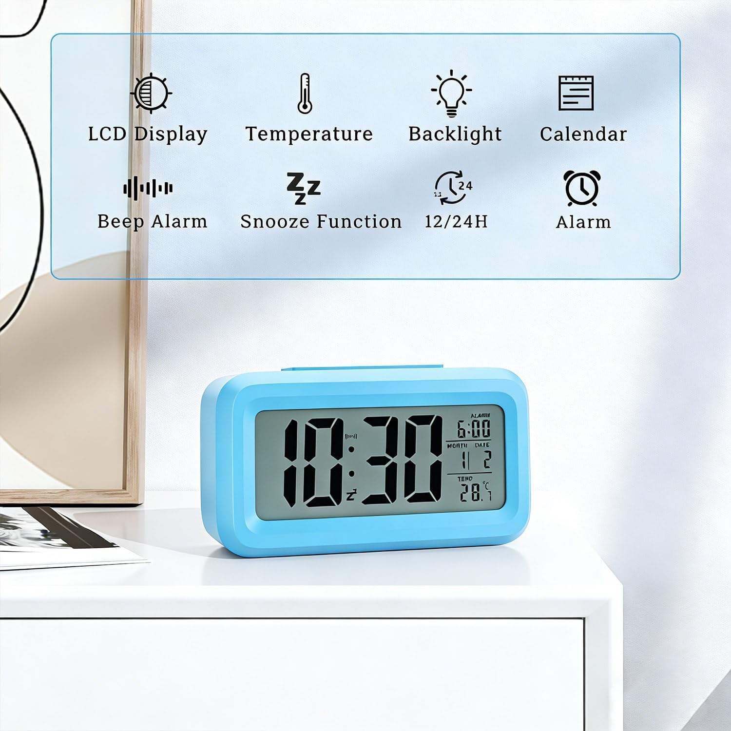 Ein hellblau-digitaler Wecker zeigt 10:30 Uhr und 28,9°C an.