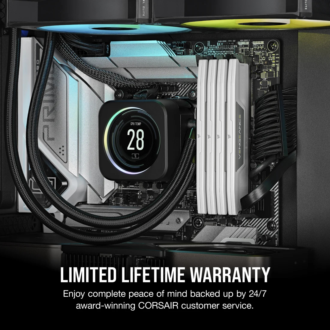 Interno di un PC, mostra il dissipatore CPU con 28°C, RAM e scheda madre.