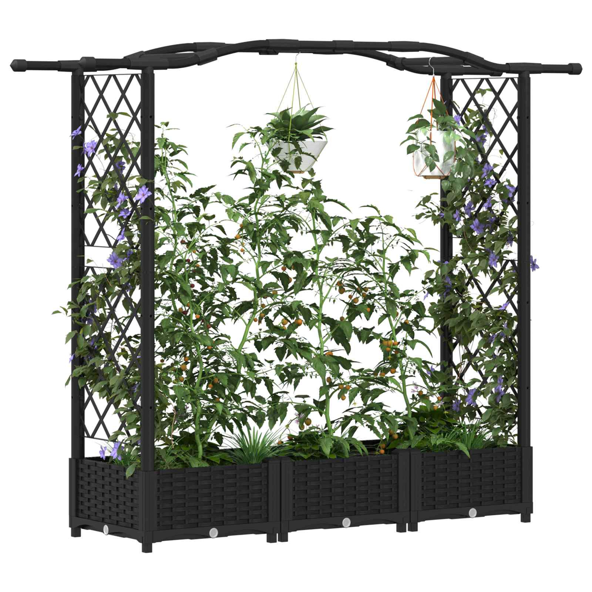 Ein schwarzer Gartenbogen aus Metall mit Pflanzkästen, Kletterpflanzen und Hängeampeln.