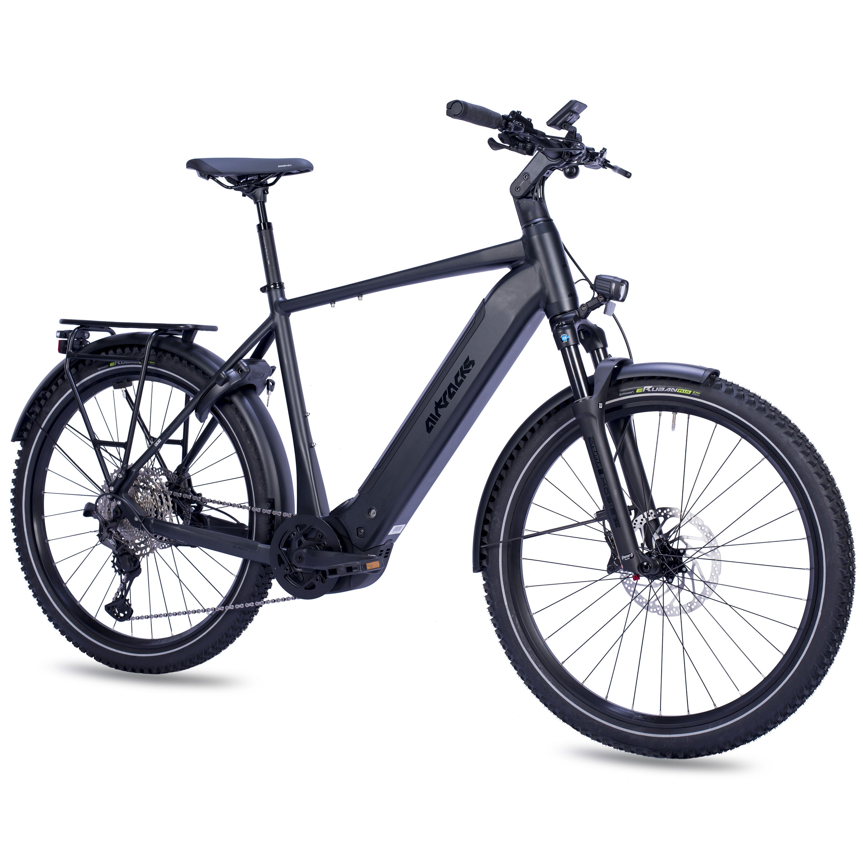 Ein schwarzes E-Bike mit Gepäckträger, Federgabel und breiten Reifen.