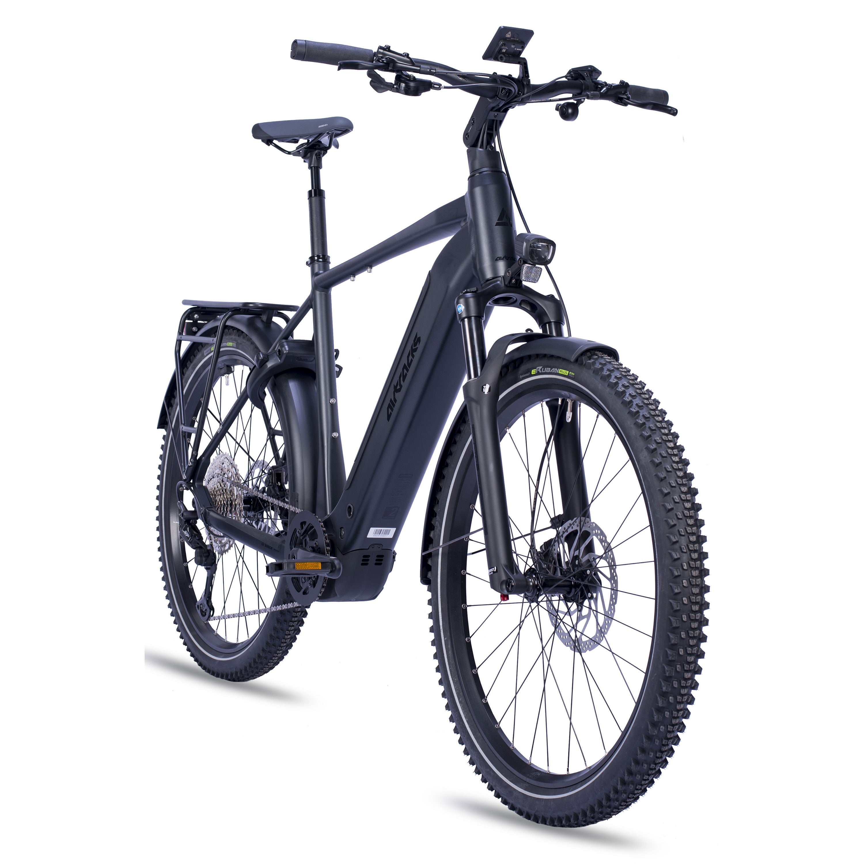 Ein schwarzes E-Bike mit breiten Reifen und Federgabel steht auf weißem Hintergrund.