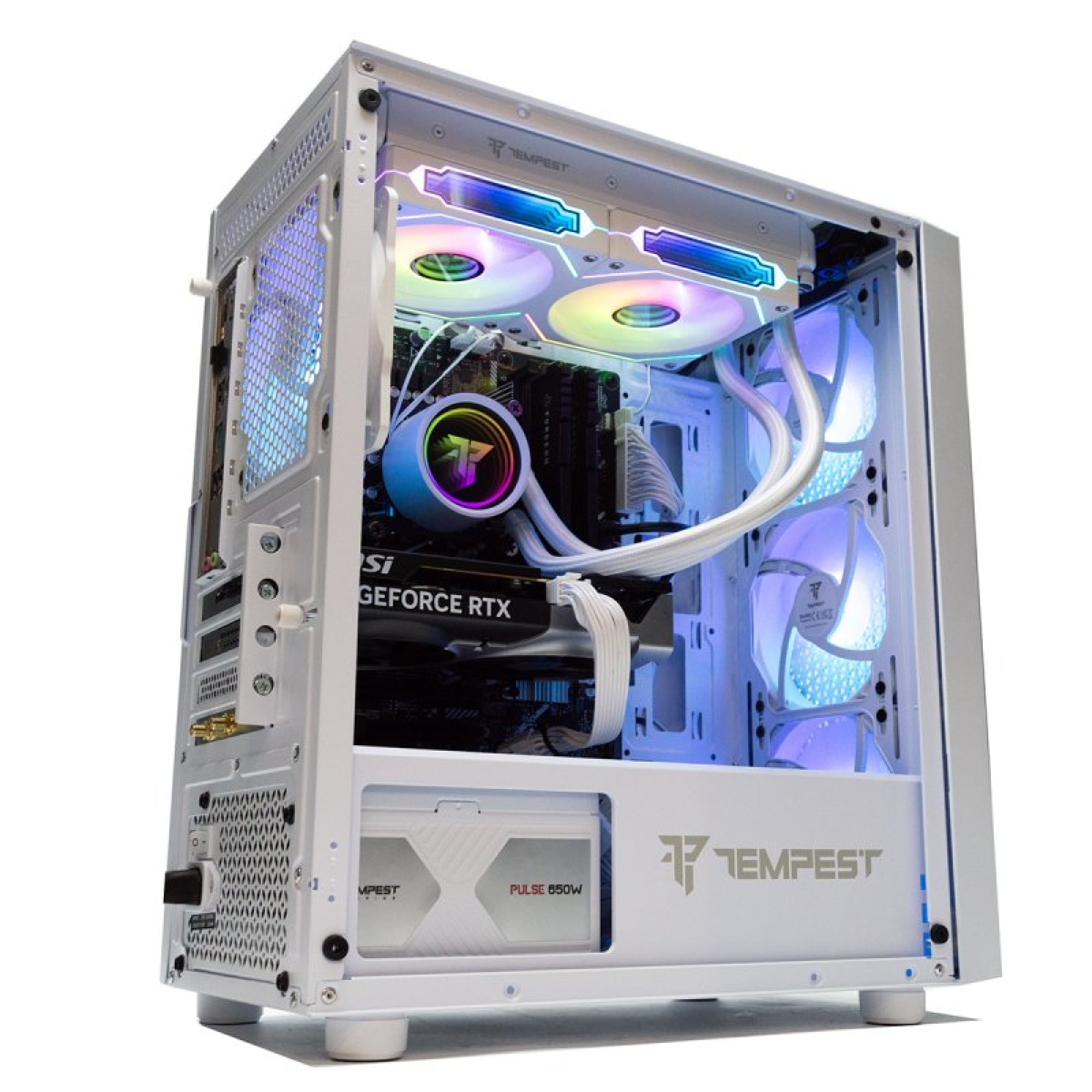 Un case PC bianco con ventole RGB, dissipatore CPU e alimentatore.
