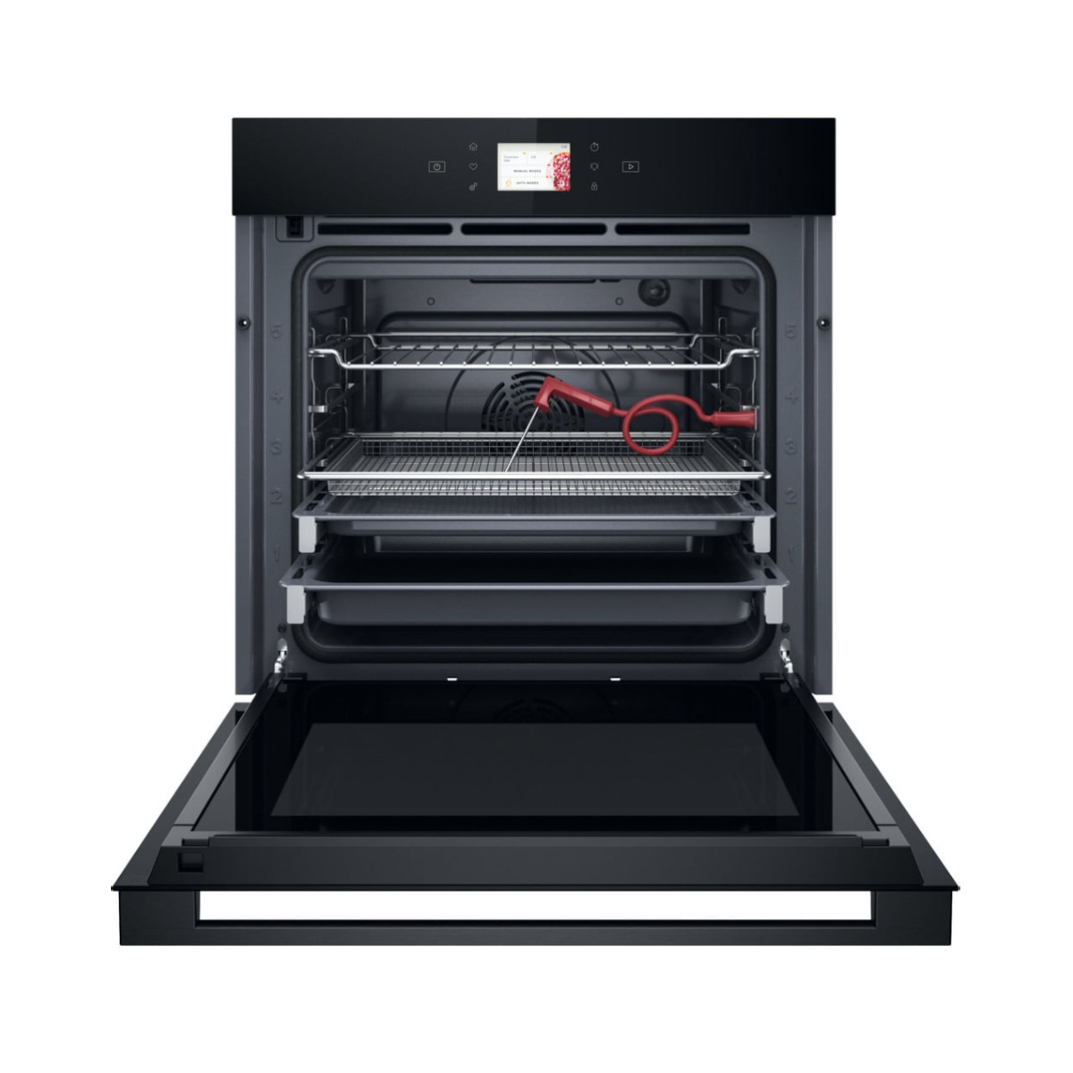 Un forno da incasso nero aperto con un termometro per carne rosso su una griglia.