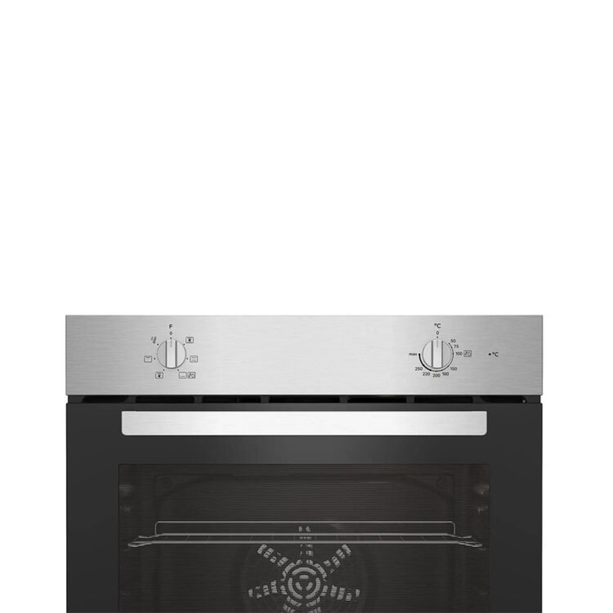 Primo piano di un forno con pannello di controllo argentato e porta nera.