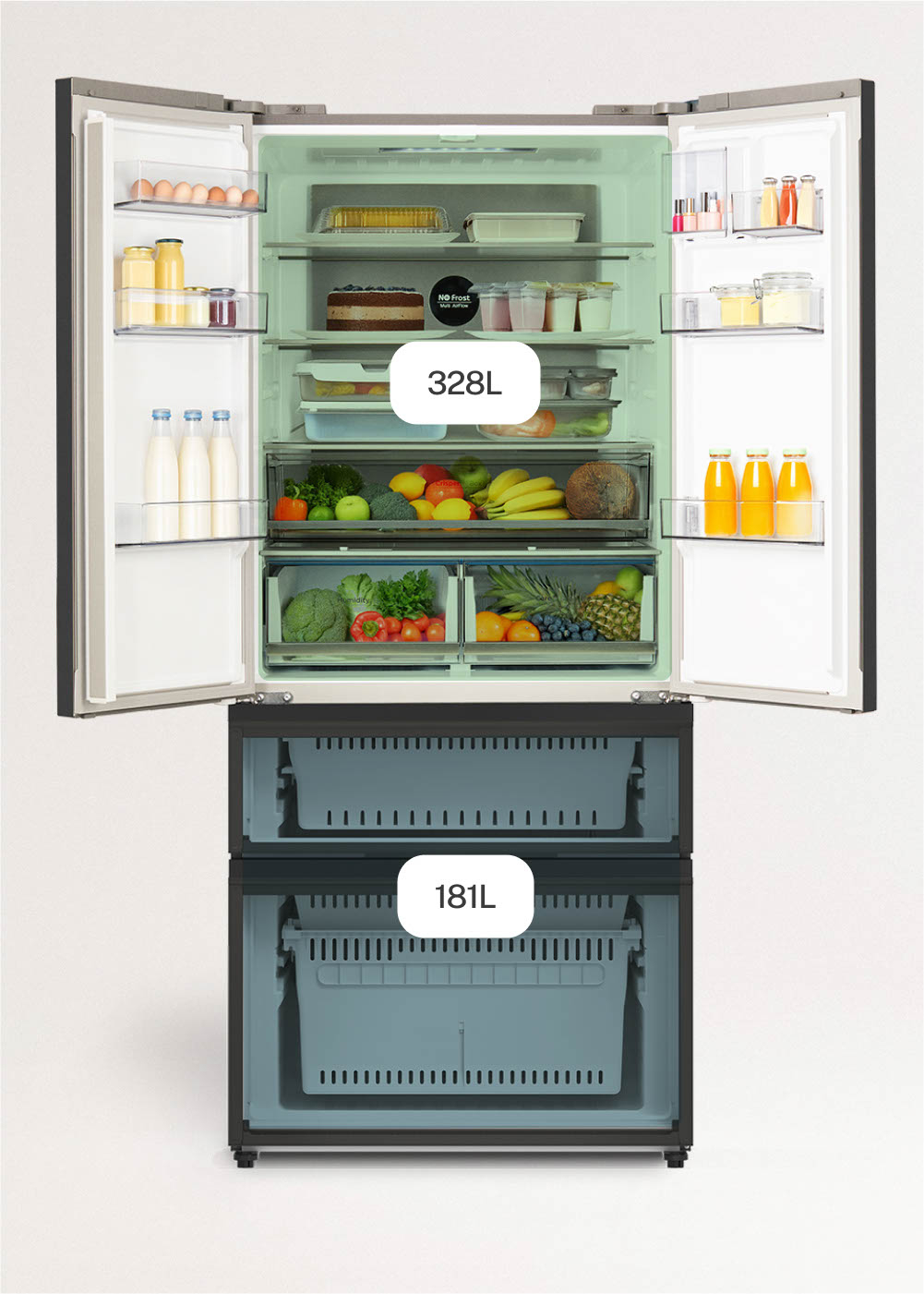 Un refrigerador abierto con alimentos y compartimentos etiquetados.