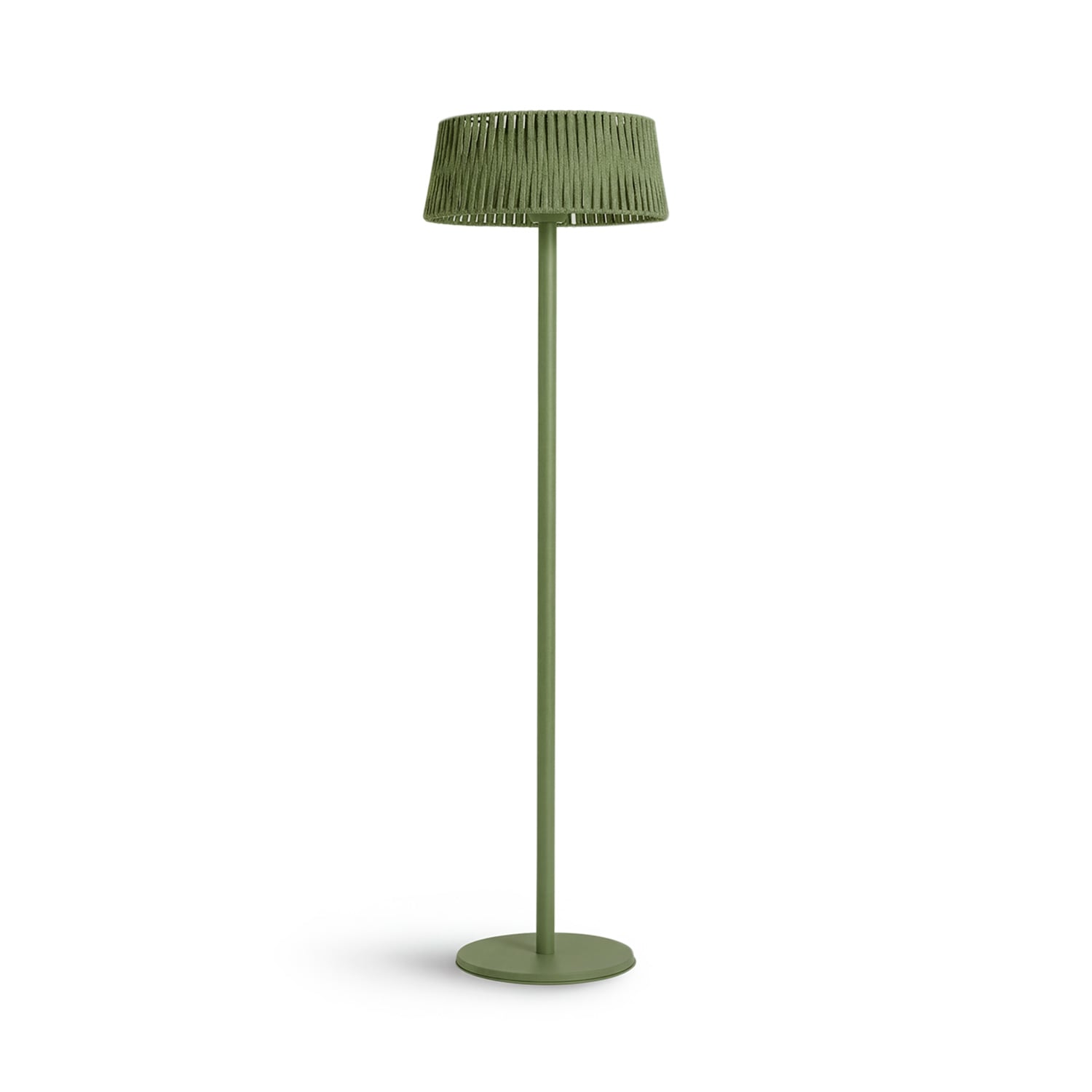 Lámpara de pie verde con pantalla trenzada y base redonda.