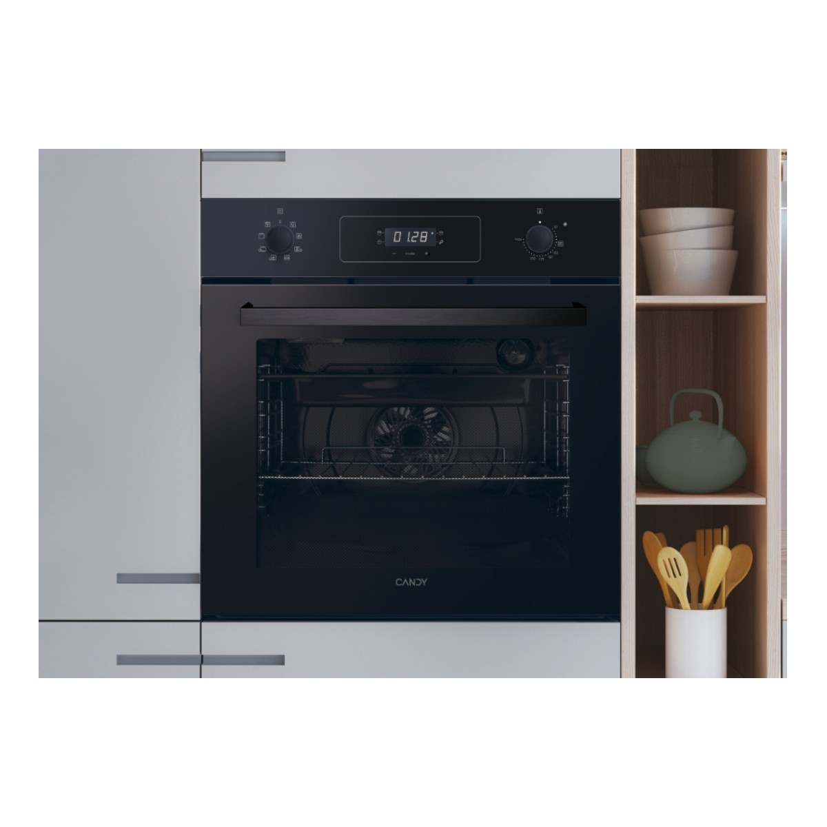 Un moderno forno da incasso nero con display digitale, accanto a una mensola con stoviglie.