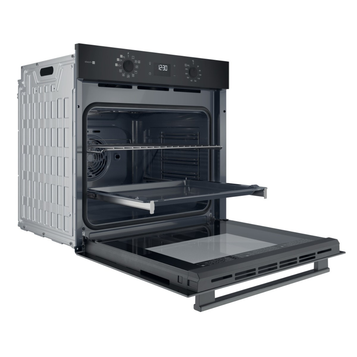 Un forno da incasso moderno con porta e griglia estraibile aperte.