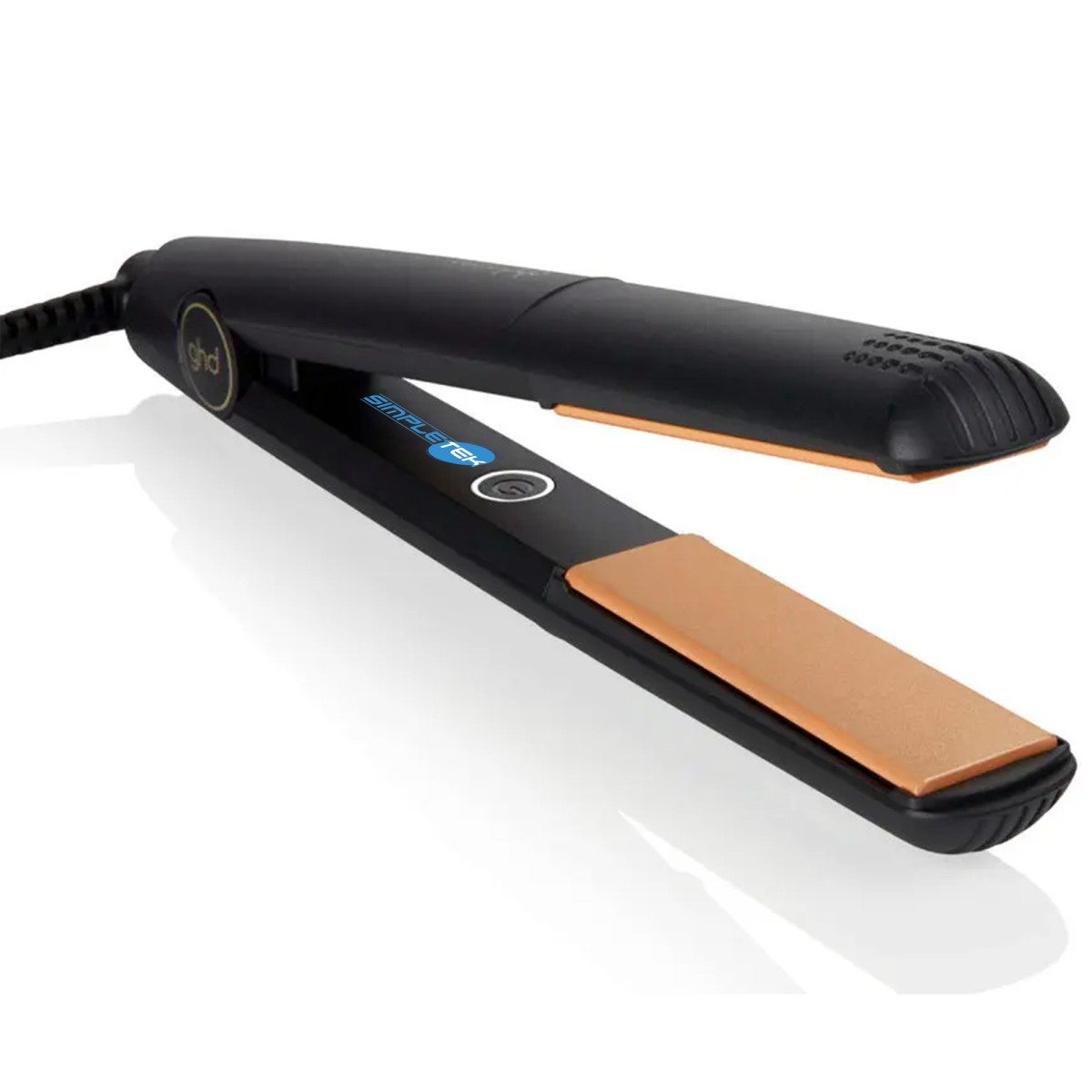 Una piastra per capelli GHD nera con piastre in rame e testo blu su bianco.