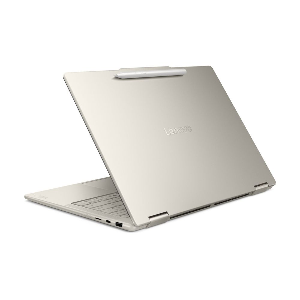 Bej rengi Lenovo dizüstü bilgisayar açık, klavye ve ekranı görünüyor. Kalem kapağa takılı.