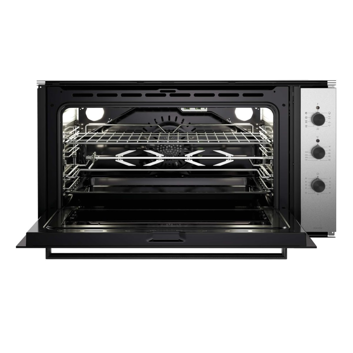 Un forno da incasso moderno con la porta aperta, che mostra griglie e manopole.