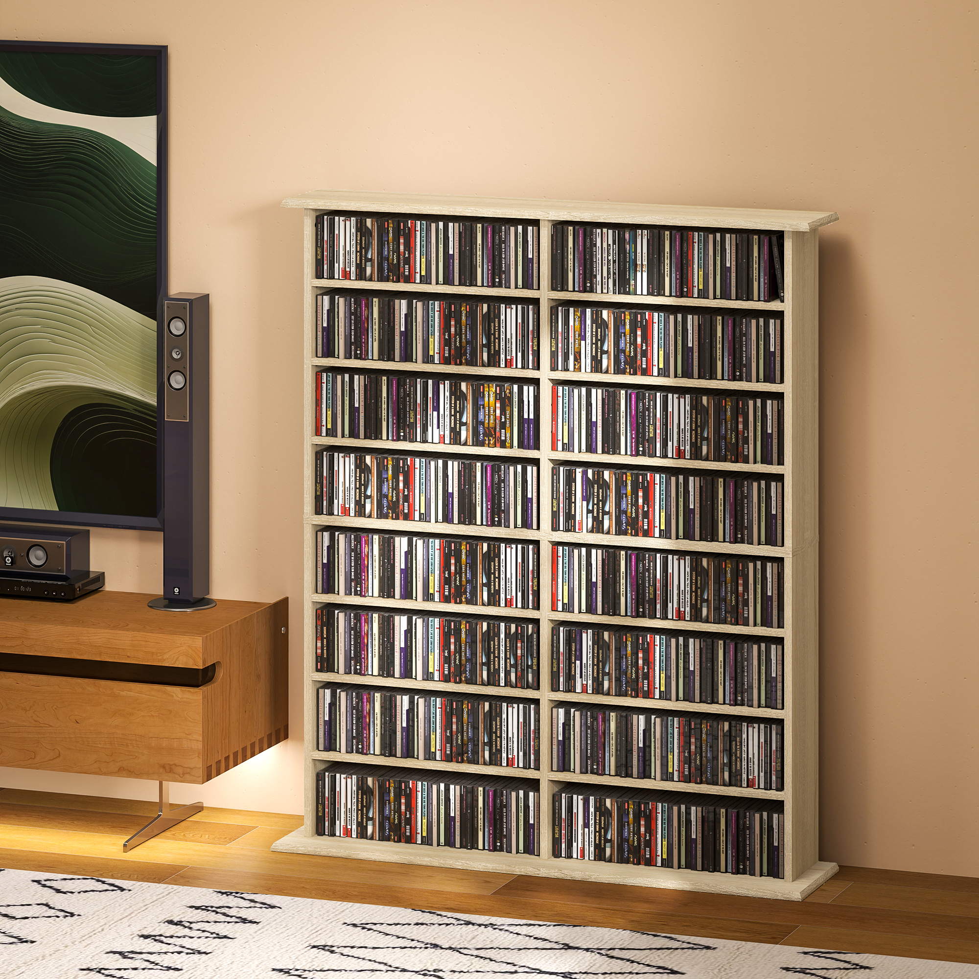 Una libreria in legno chiaro piena di CD, accanto a uno stereo e un altoparlante.