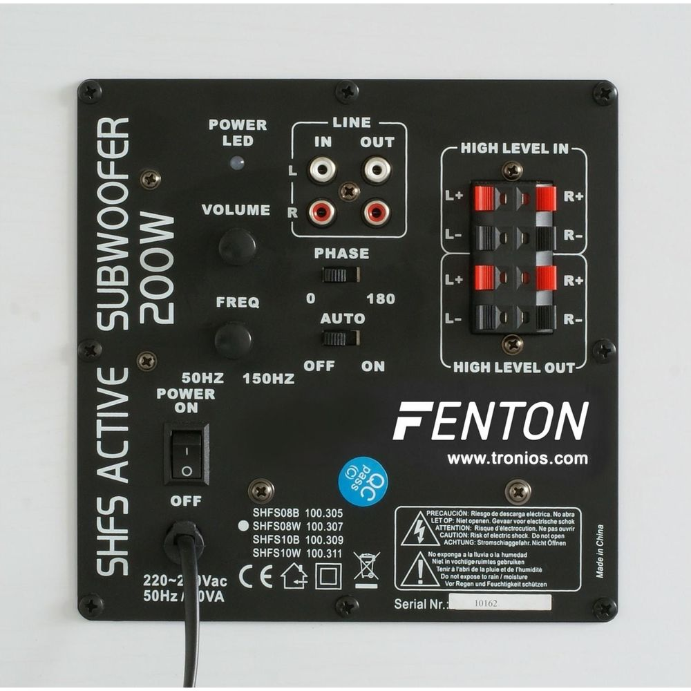 Panneau arrière d'un subwoofer actif avec ports et commandes.