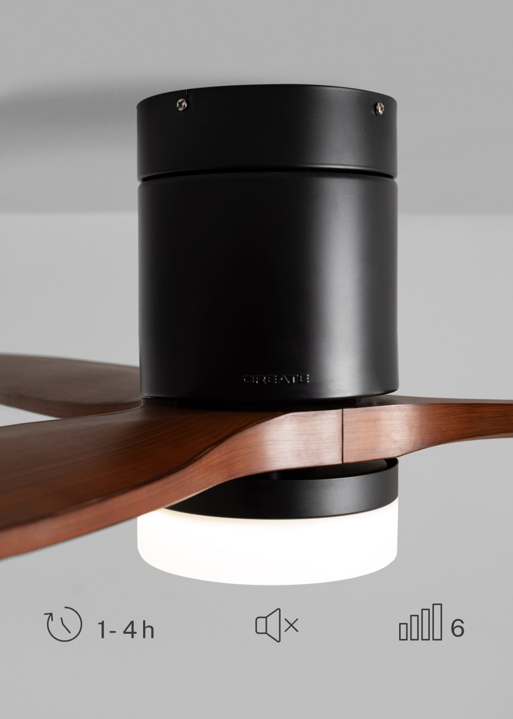 Ventilador de techo negro con aspas de madera y luz. Muestra temporizador, volumen y nivel 6.