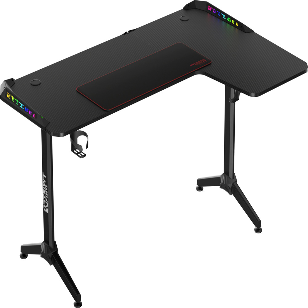 Kırmızı kenarlı RGB aydınlatmalı siyah L-şekilli oyuncu masası.