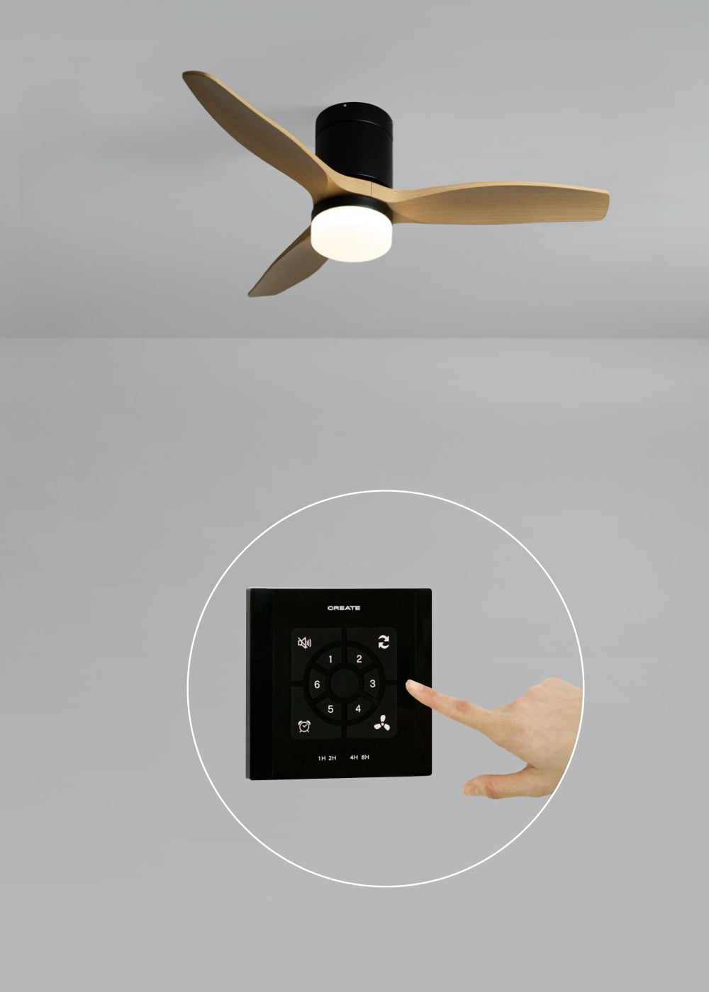 Ventilador de techo con aspas de madera y panel de control.