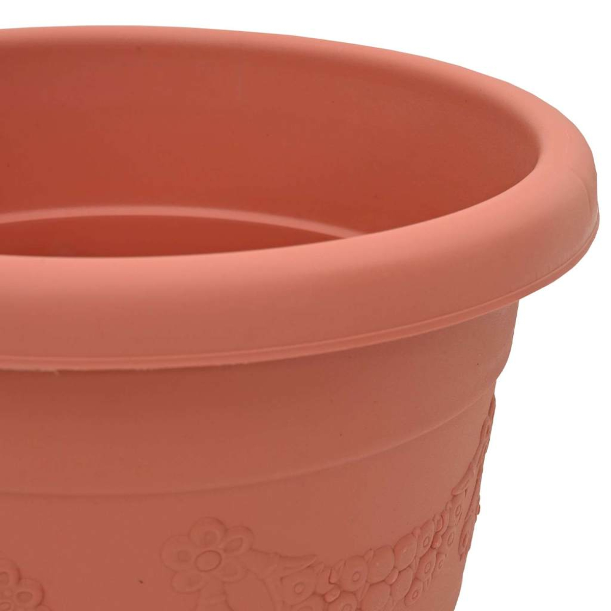 Un vaso di fiori color corallo con motivo floreale e bordo largo.