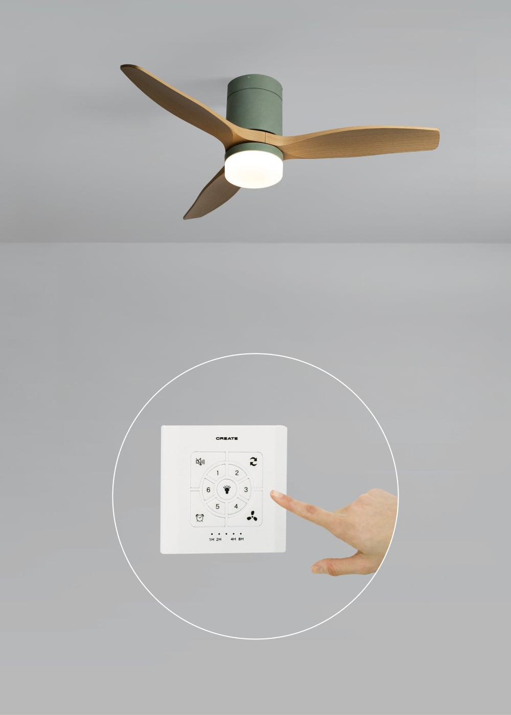 Ventilador de techo con aspas de madera y centro verde con luz. Mando a distancia cerca.