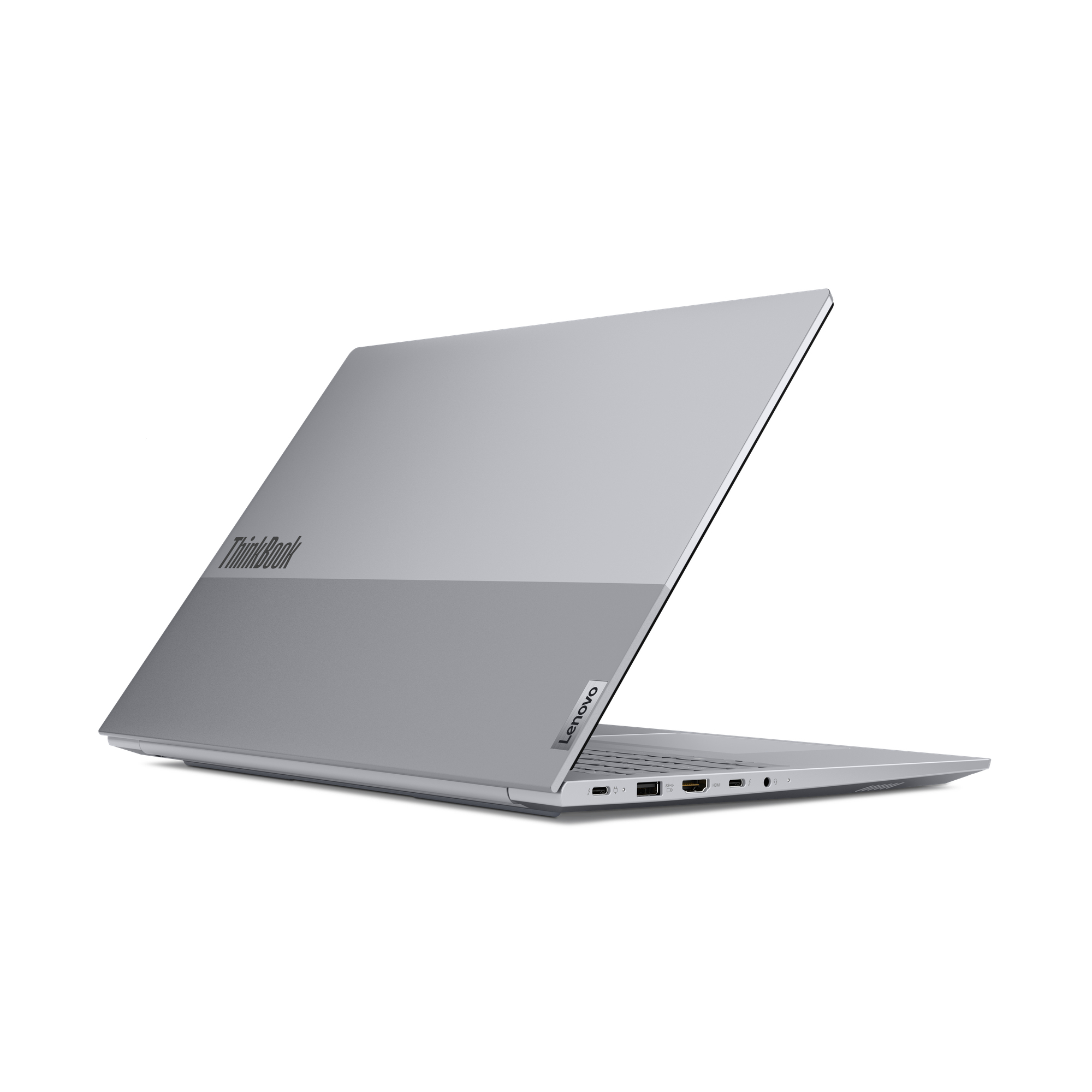 Ein silberner Laptop mit geöffnetem Deckel, der auf einer weißen Fläche steht.