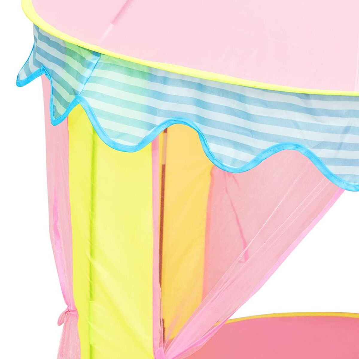 Tenda colorata per bambini con strisce e bordo smerlato.