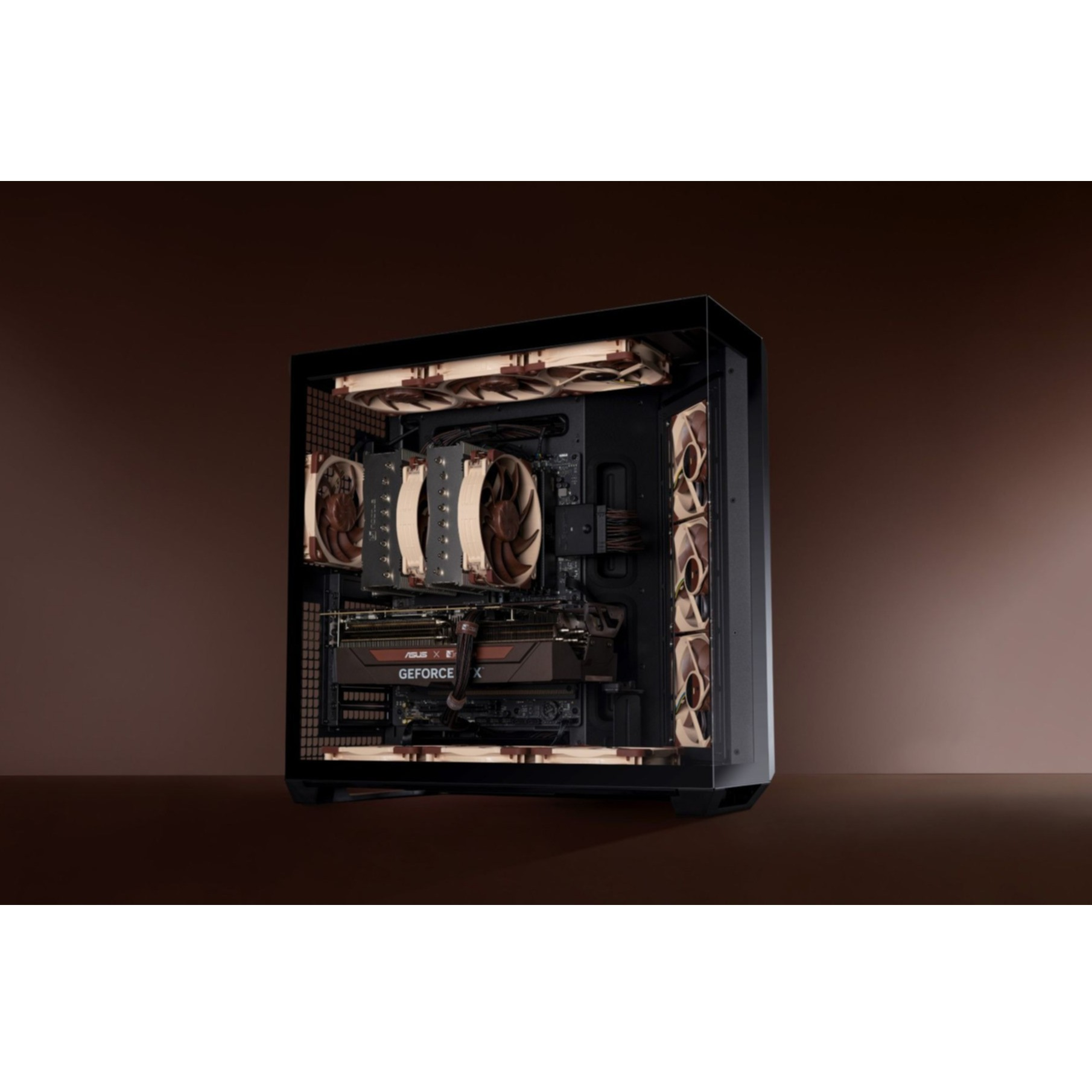 Case PC aperto con ventole e scheda grafica. Ventole marroni e beige.