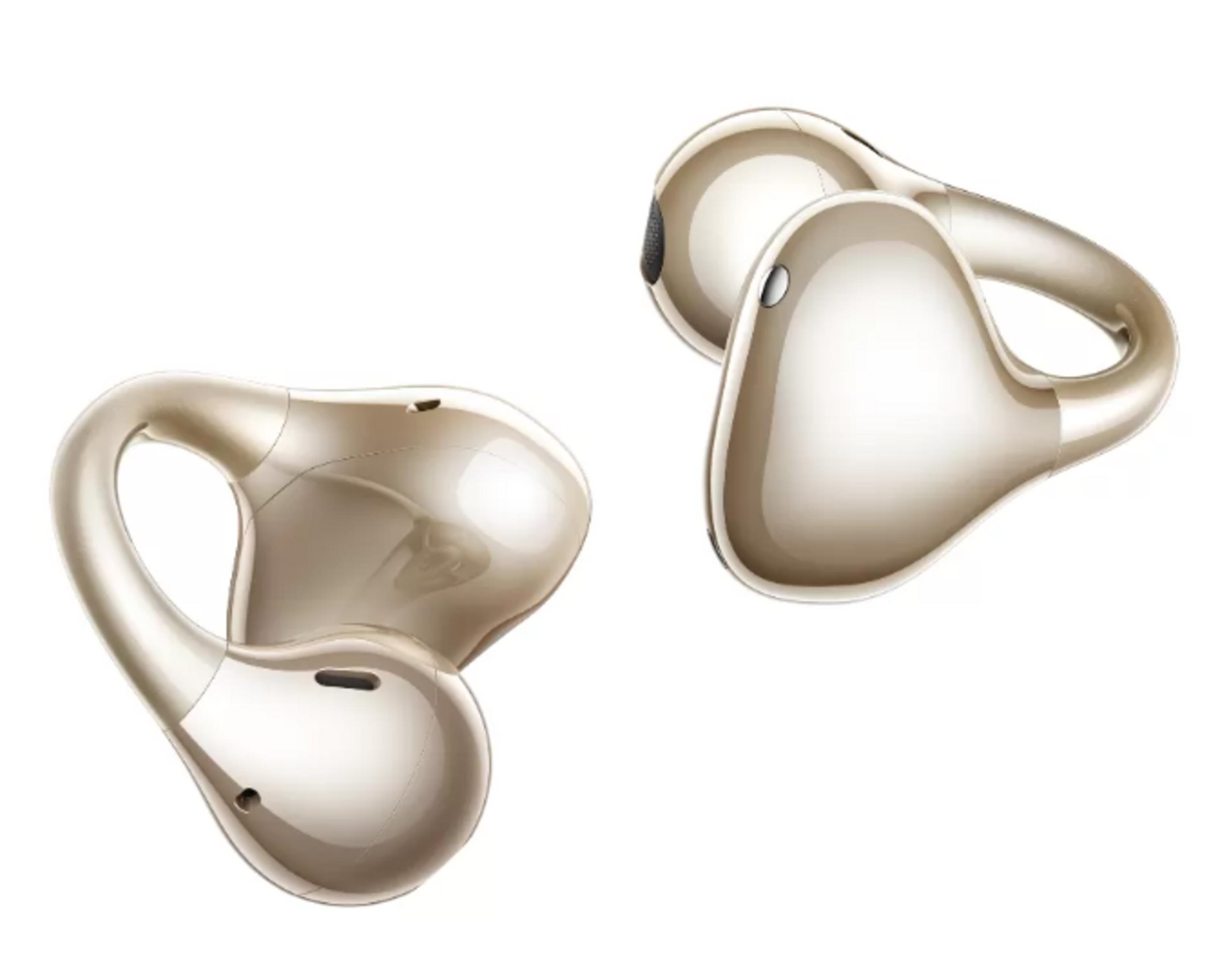 Due auricolari dorati di forma organica su sfondo bianco.