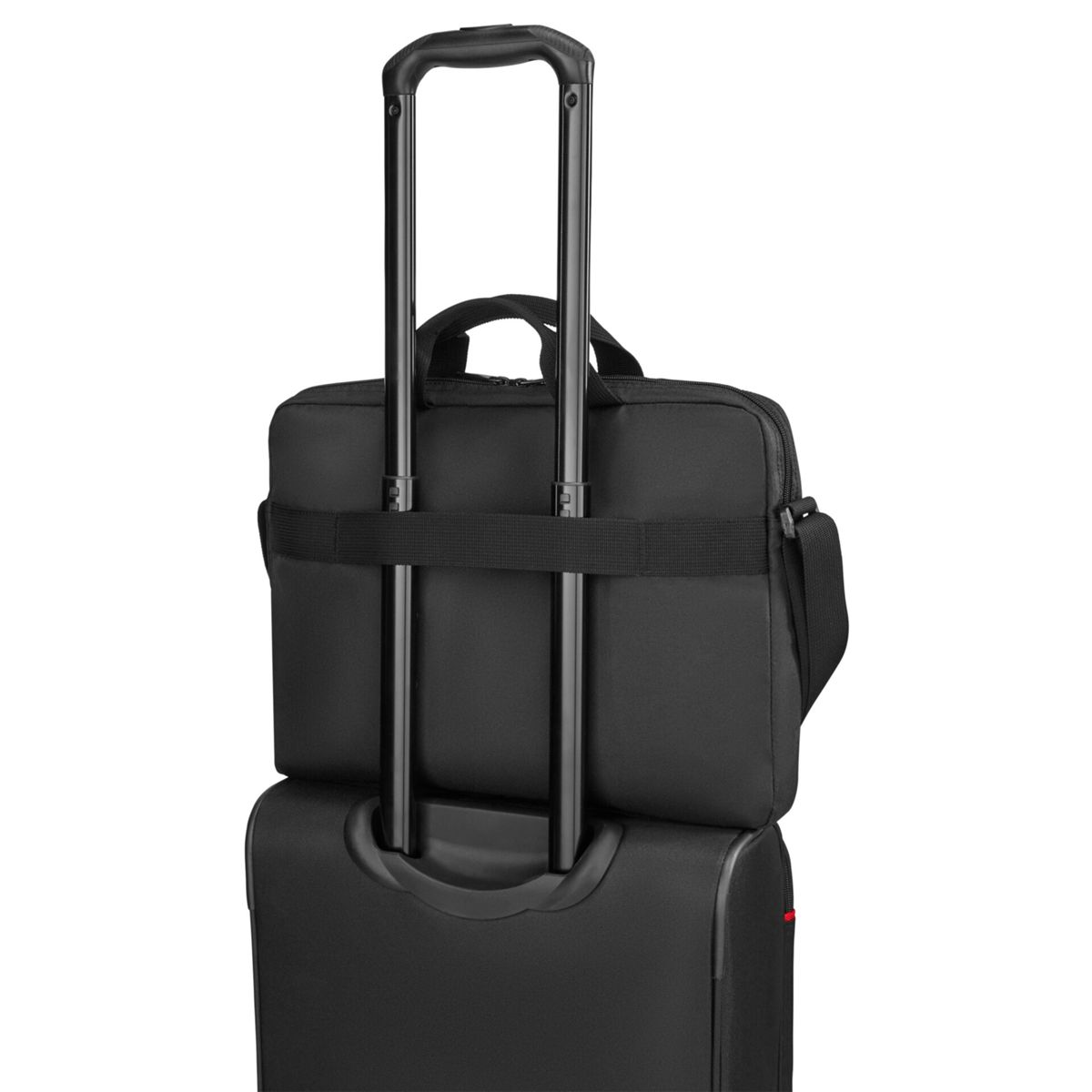 Schwarze Laptoptasche auf einem schwarzen Rollkoffer mit ausziehbarem Griff.