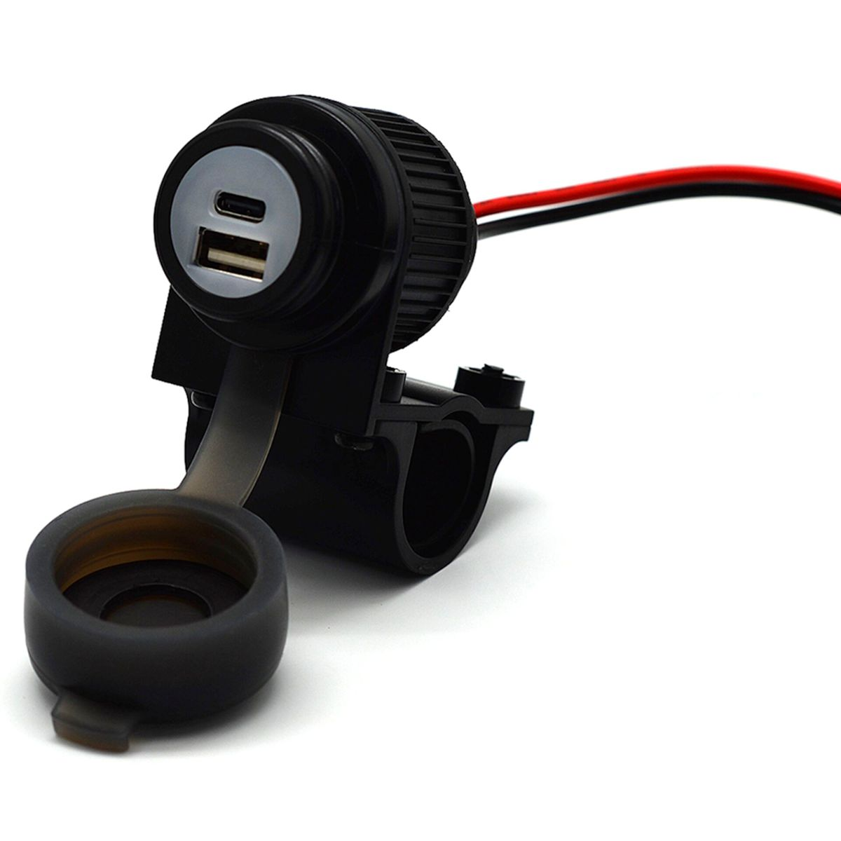 Adattatore USB doppio nero con tappo in gomma e fili.