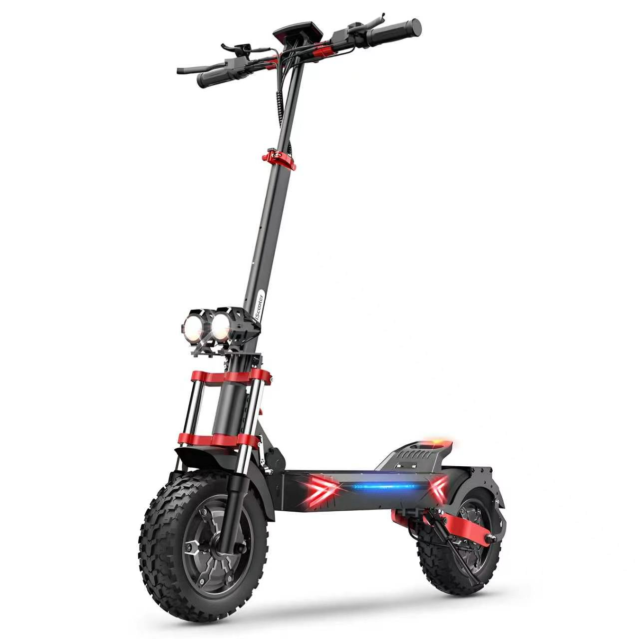 Uno scooter elettrico nero con ruote grandi, doppio faro e accenti rossi.