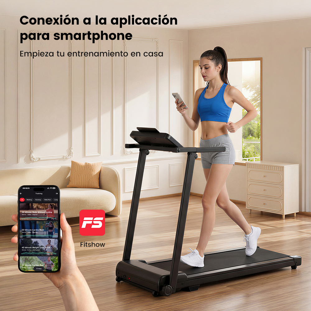 Mujer corre en cinta, sostiene móvil, app a la izquierda.
