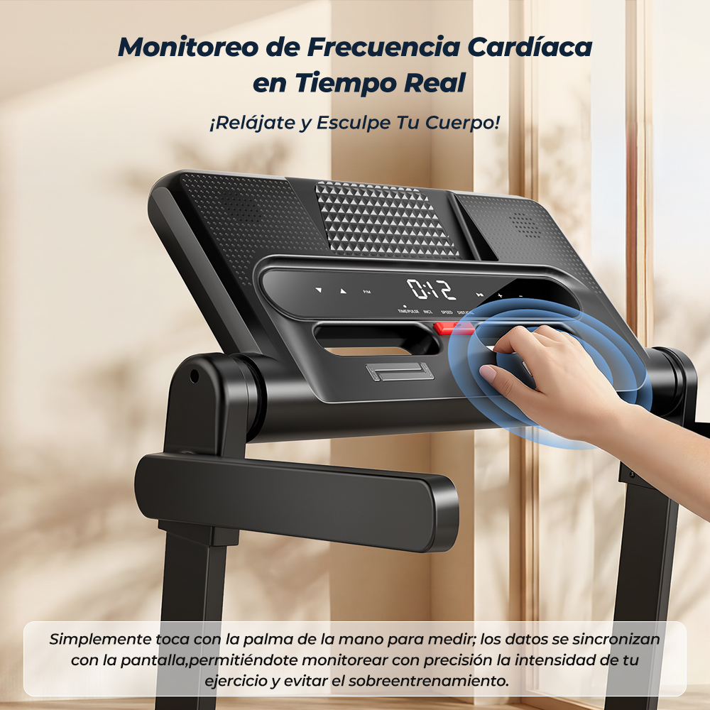 Una cinta de correr negra con una mano tocando el sensor de ritmo cardíaco.
