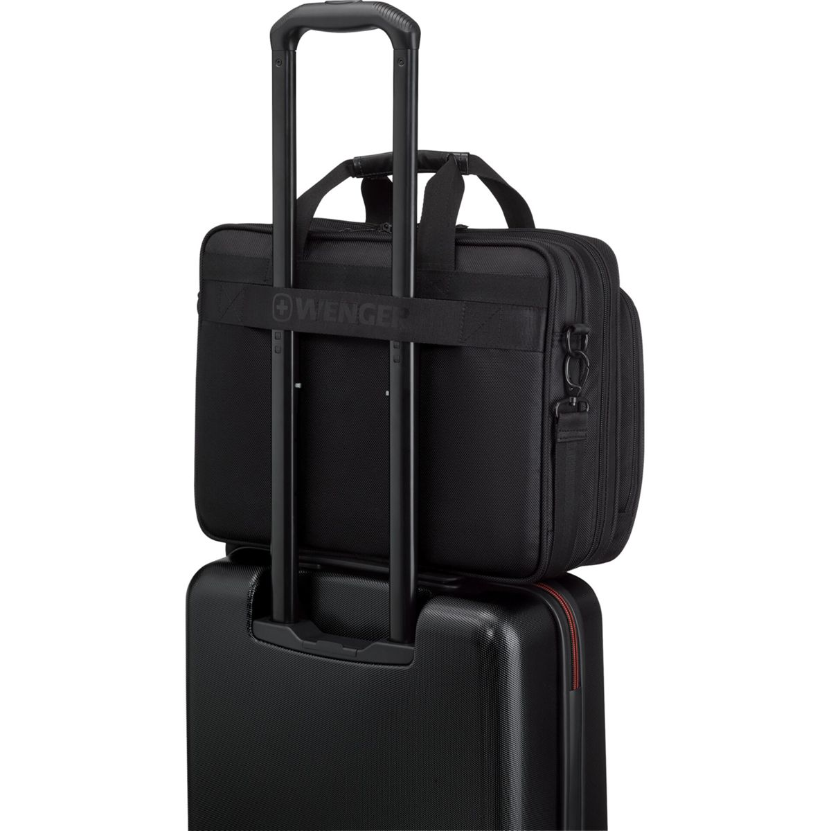 Zwarte laptoptas op een zwarte koffer met wielen, met uitschuifbare handgreep.