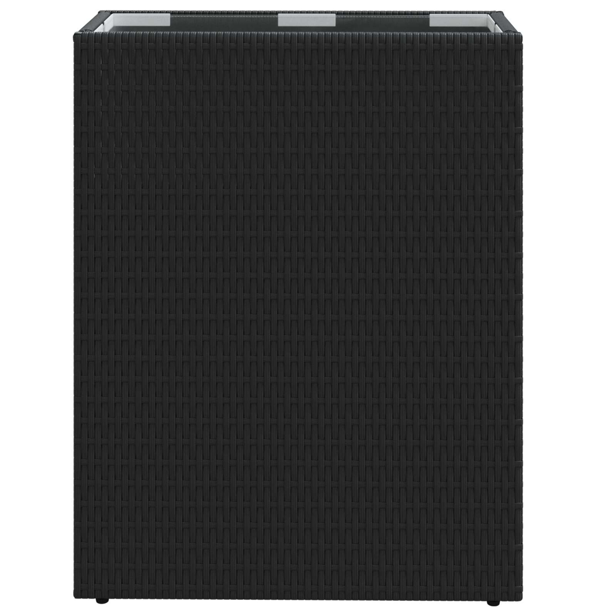 Uno sgabello rettangolare nero effetto rattan con piedini in metallo.