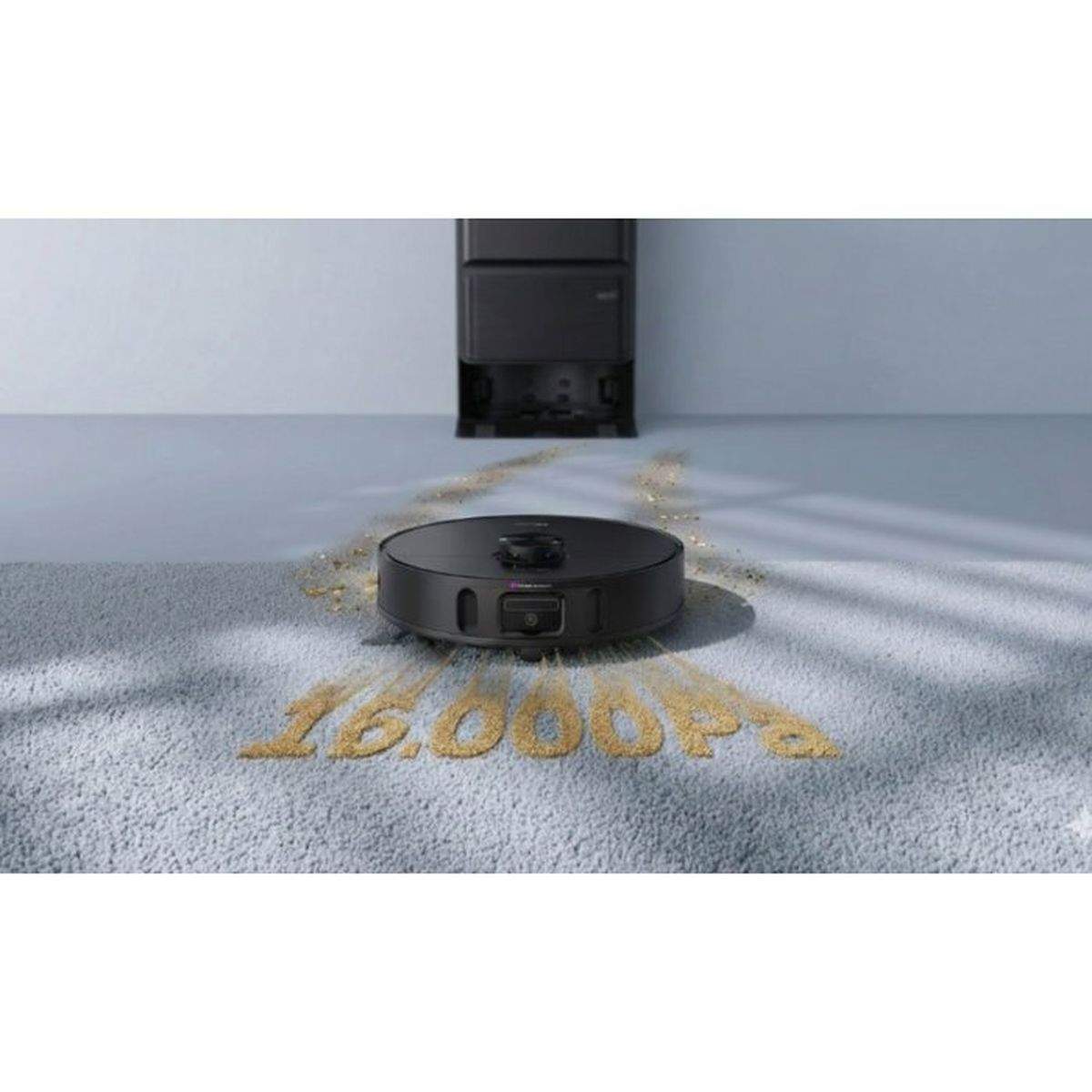 Robot aspirapolvere nero pulisce tappeto con polvere; 16000 Pa
