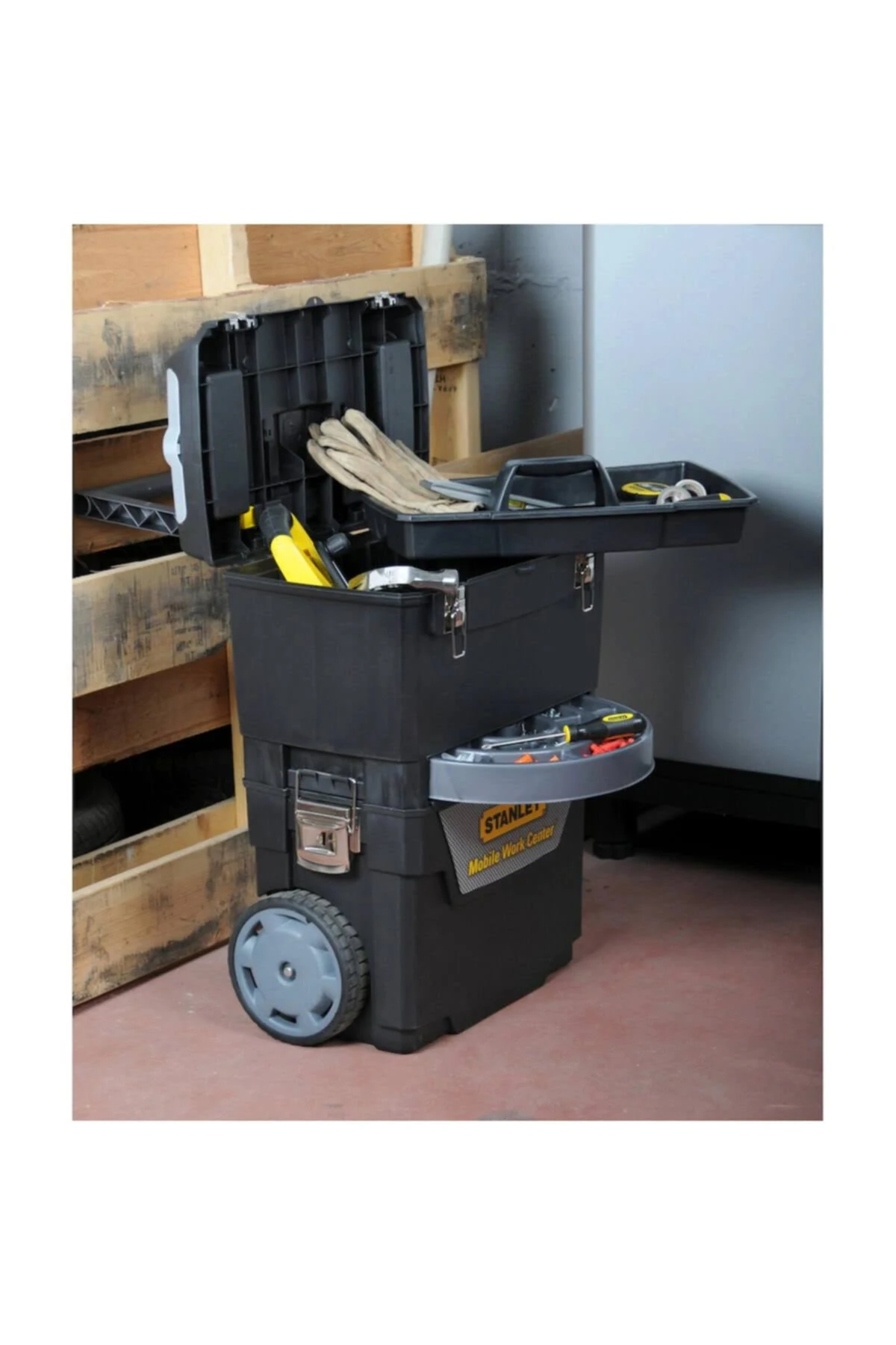 Carrello portautensili nero mobile con ruote, aperto, con guanti e attrezzi.